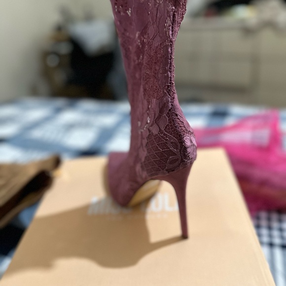 Fuschia lace heels, size 8.5, worn once - Picture 5 of 12